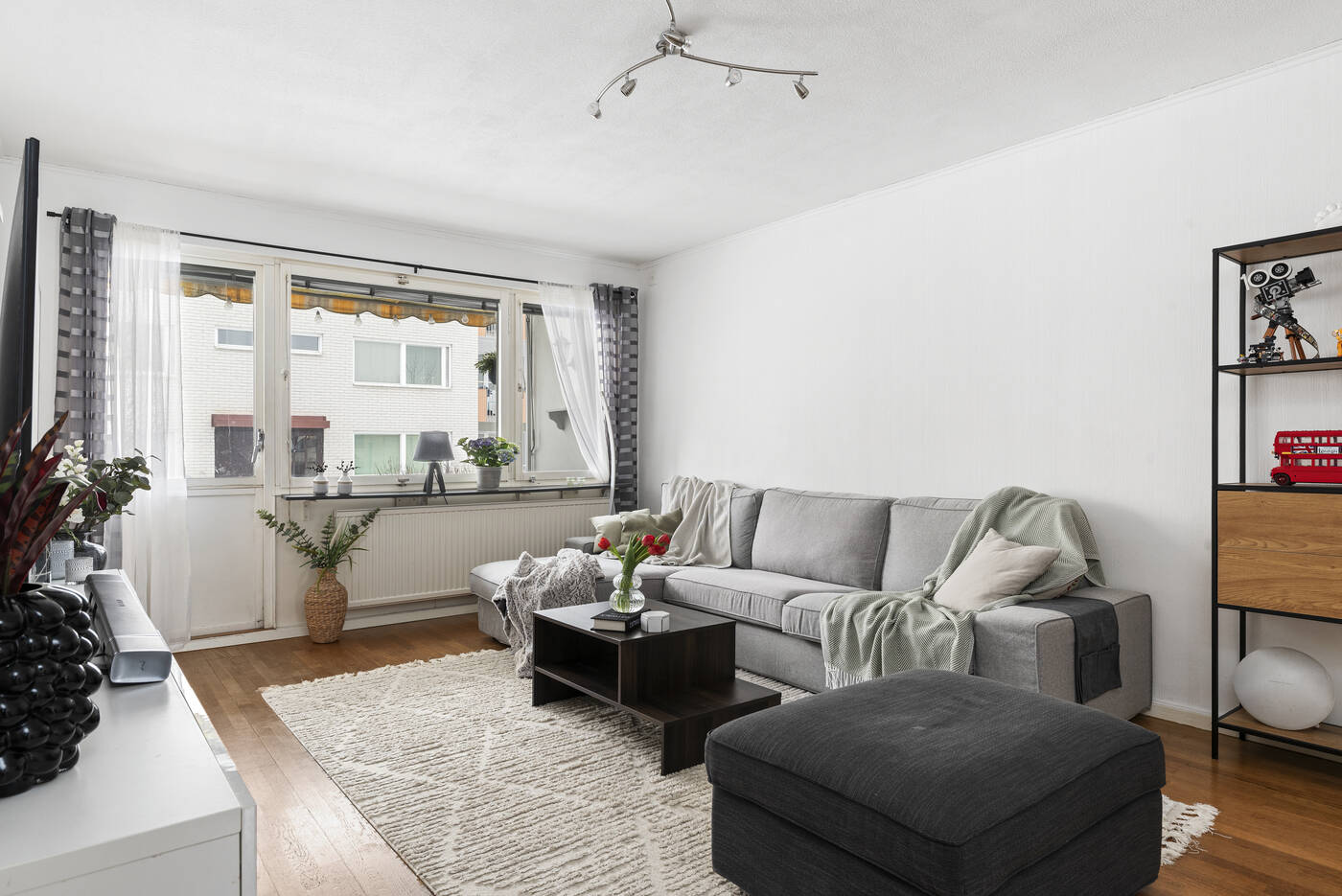 e5105f71-9b8c-45d4-8722-40cd39bb3dd8