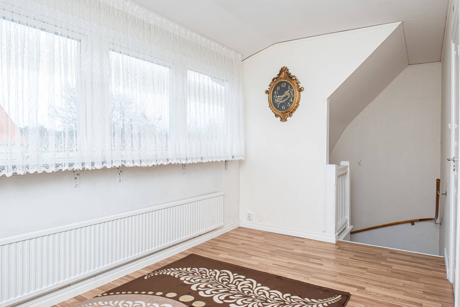 Hall övre plan, Övrigt