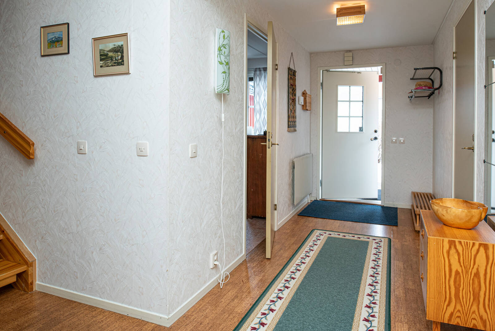 Hall, Övrigt