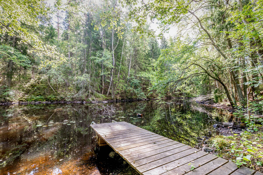 Brygga/båtplats i närliggande vattendrag