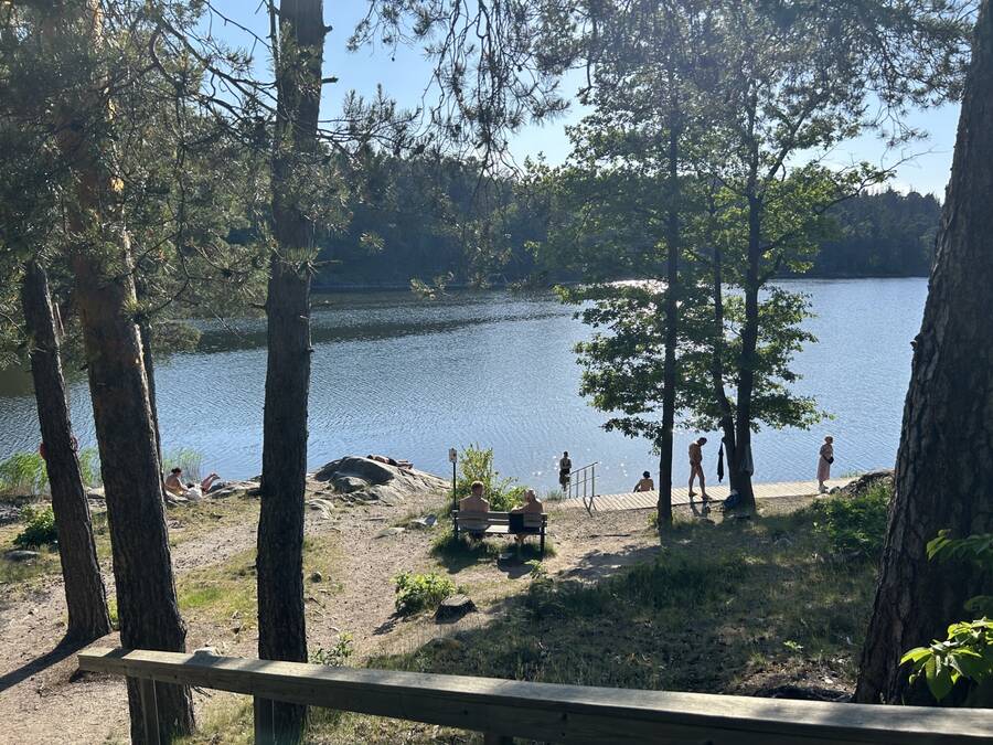 Badstranden 100 meter ner från bostaden 