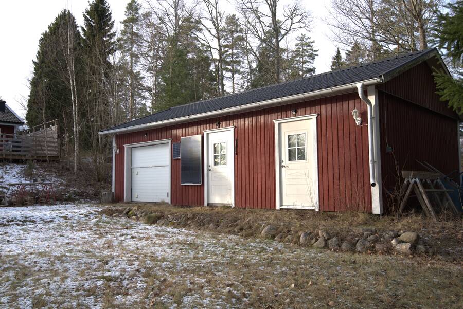 Garage med förråd