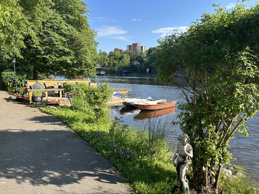 Strandpromenaden nedanför 