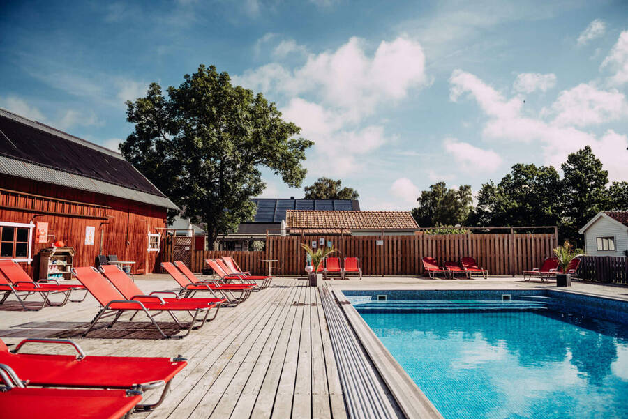 Poolen. Två säsongspass ingår i köpet