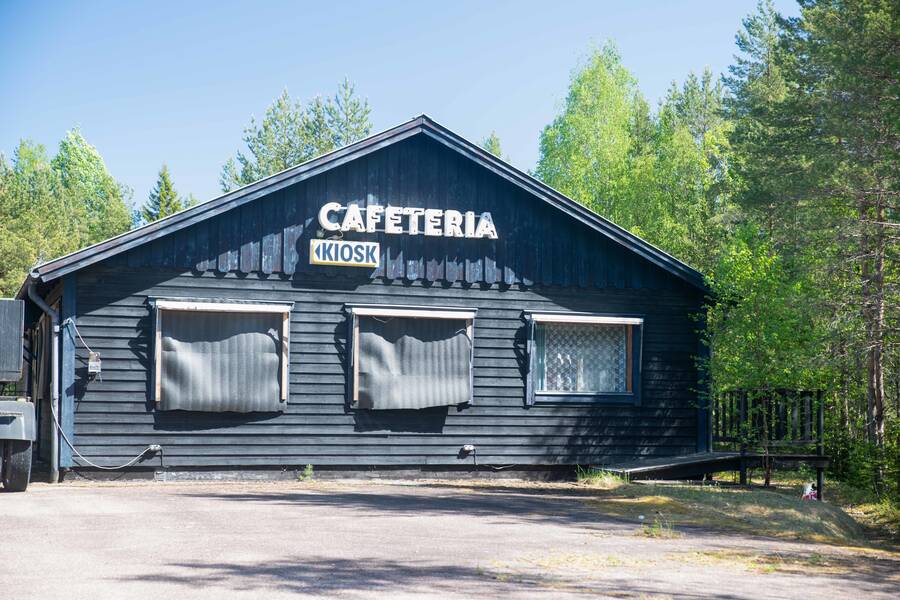 Cafeteria Fritidsbyvägen 10. ca 138 kvm 1-plan   källare/gjutet valv.