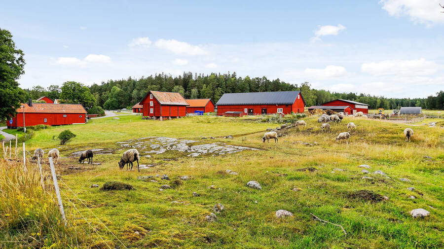 Även Rönninge-by och Skavlöten finns inom räckhåll