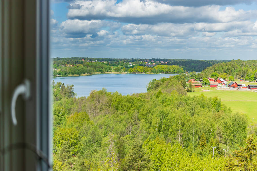 Utsikt från köket över Rönninge By