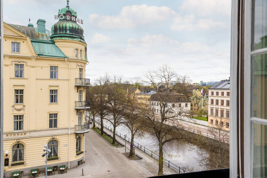 Utsikt mot Fyrisån och Grand Hotel Hörnan