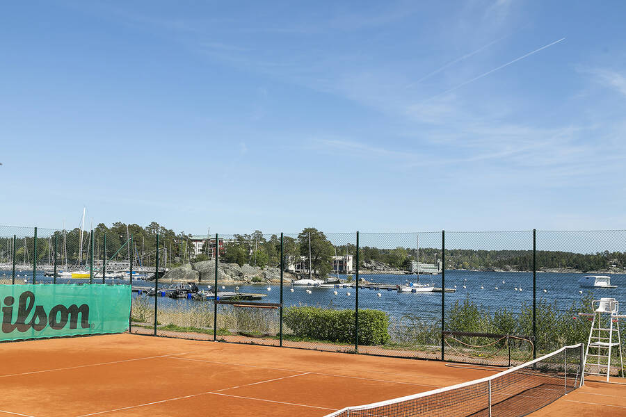 Tennisbanor vid havet