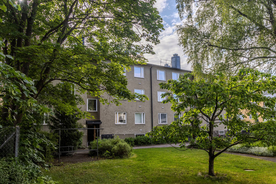 Sturevägen 8B från gården