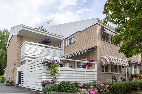 Uteplats på entrésidan