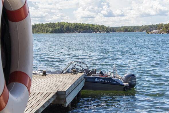 Brygga på västra sidan av ön