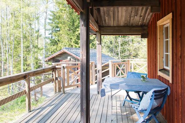 Veranda, delvis under tak