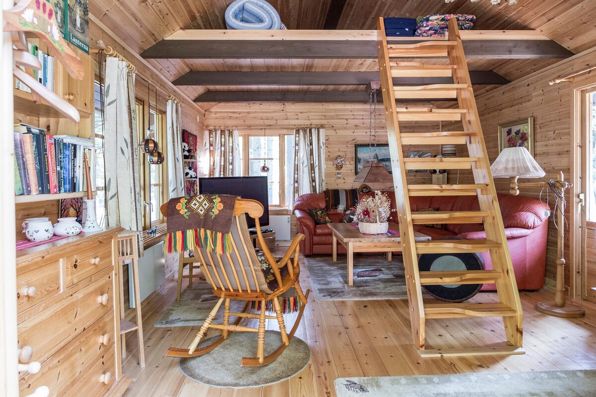 Gästhus invändigt med loft