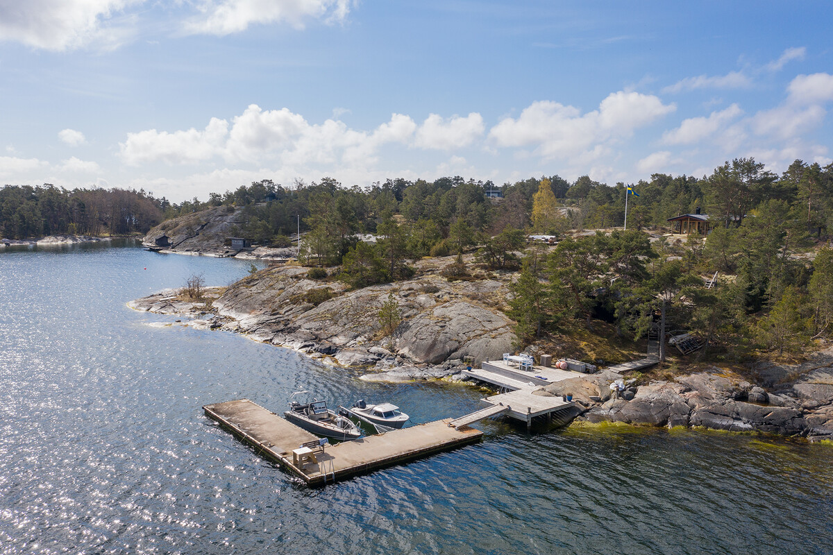 Plats för många båtar och segelbåtsdjup