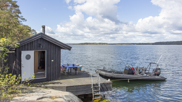 Sjöstuga med vedbastu