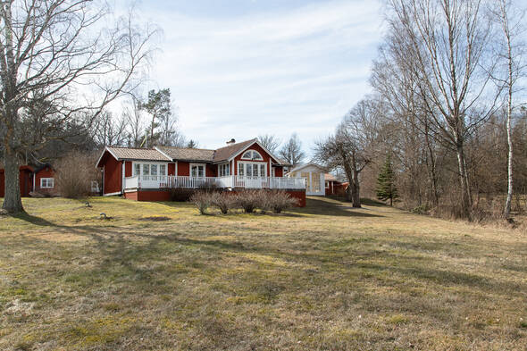 Stor veranda mot sjösidan