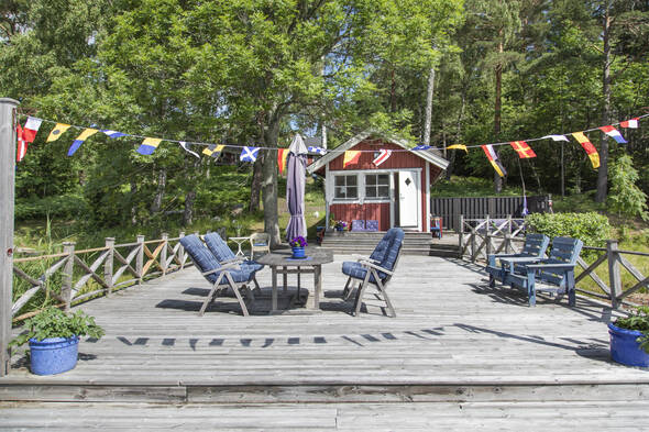 Stort bryggdäck för sommaraktiviteter