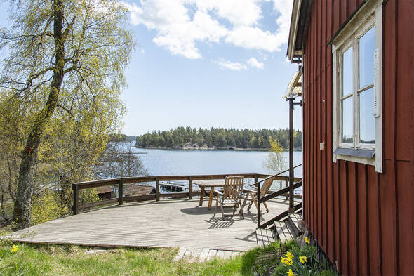 Stor och solig altan