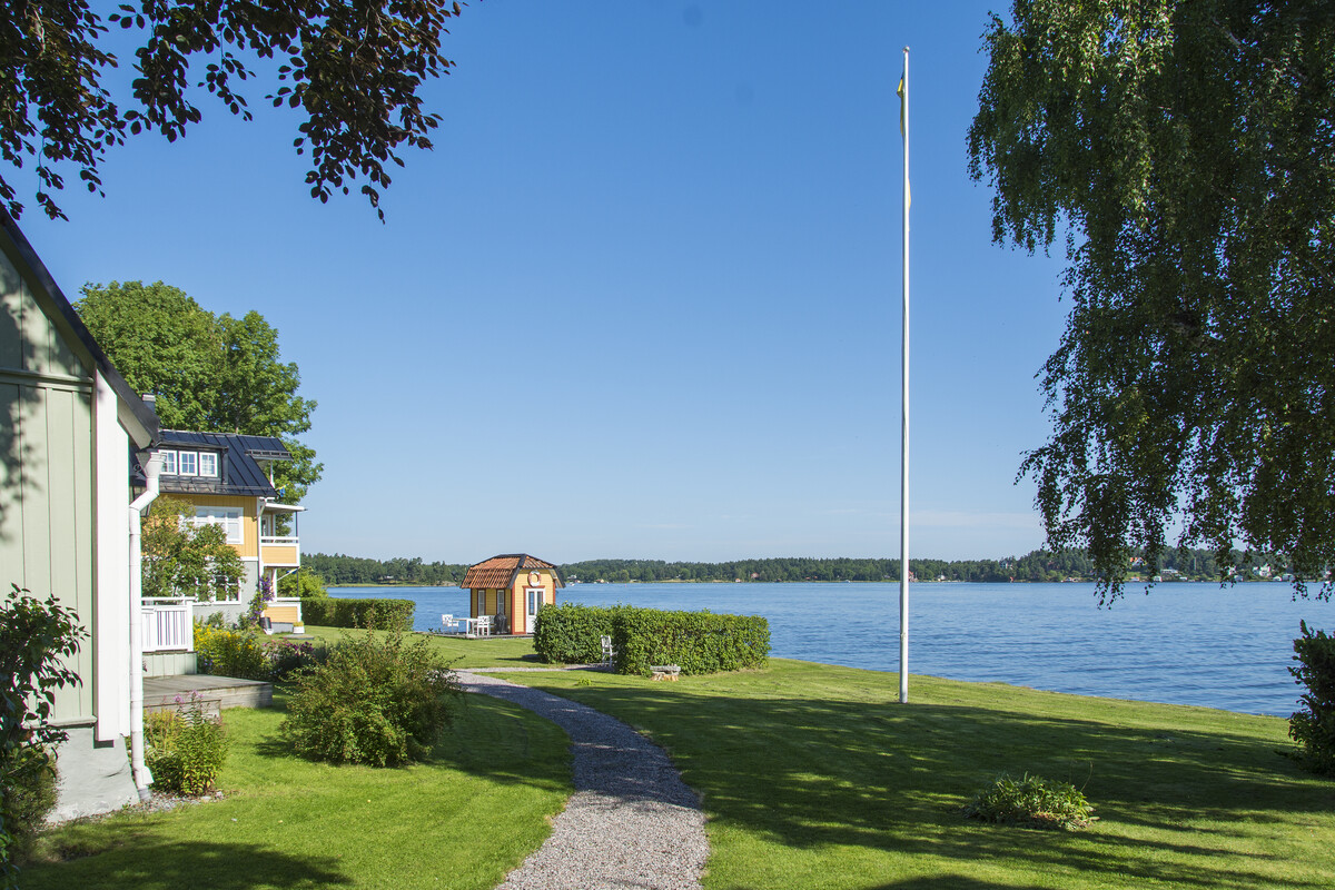 Utgång rakt ut i parken
