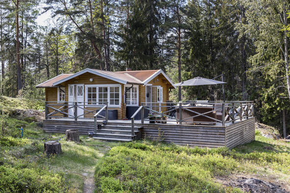 Tomten är mestadels naturtomt