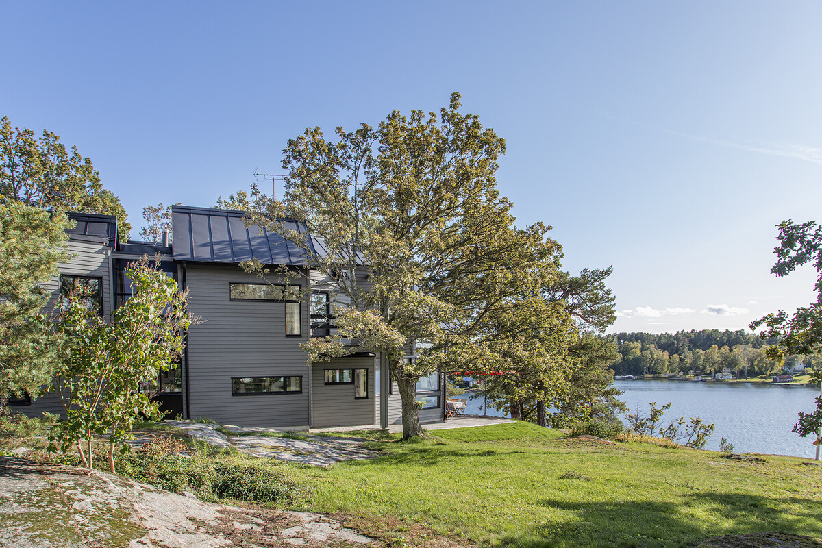 Huset ligger på en platå