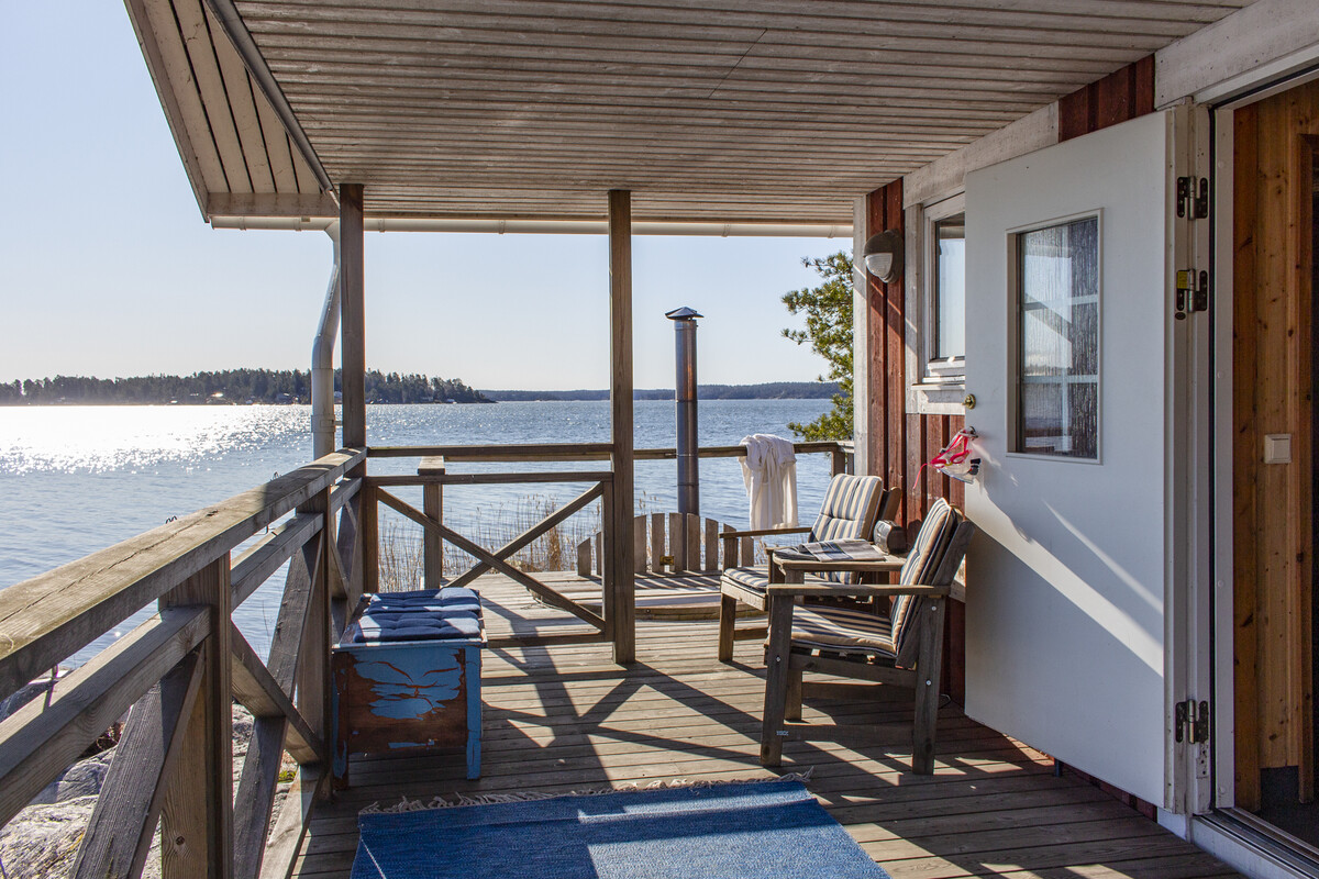 Sjöstuga med vedbastu