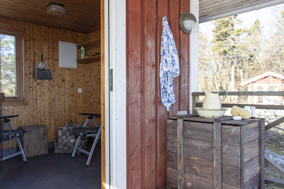 Omklädningsrum intill bastun