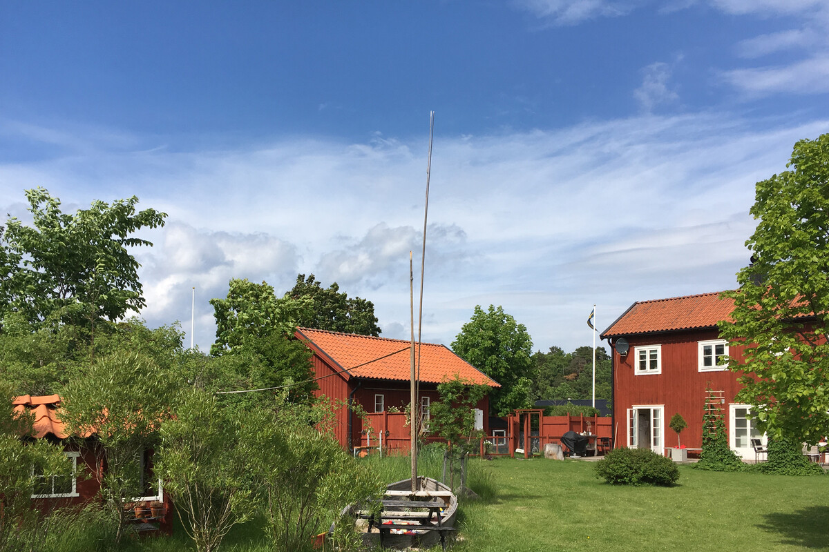 Gårdsmiljö på Skarpö
