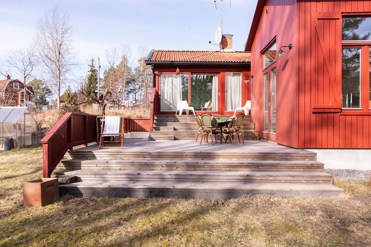 Altan mot söder och tomten