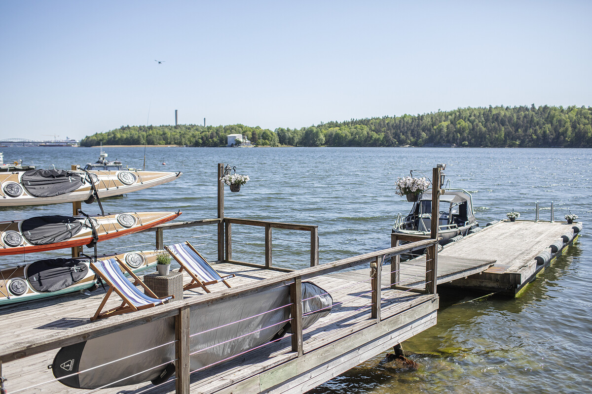Brygga med segelbåtsdjup