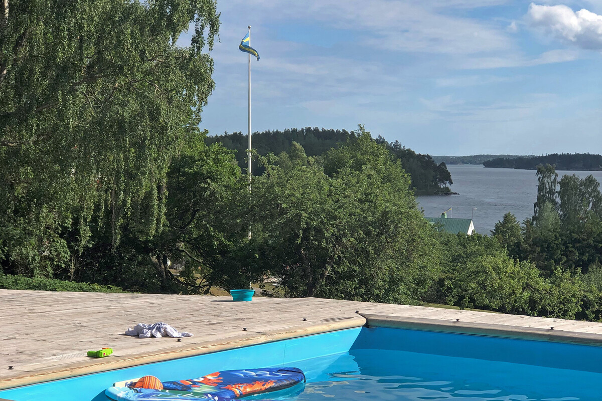 Säljarens sommarbild på poolen