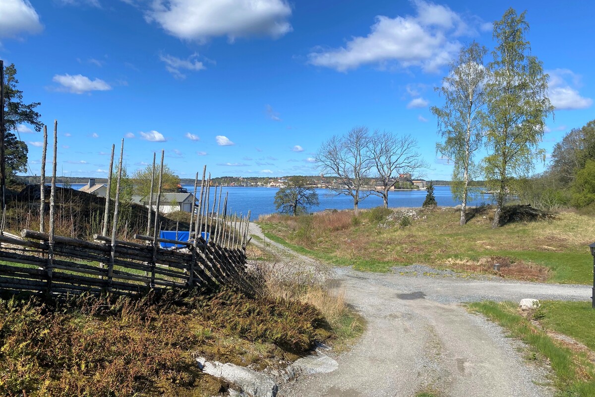 På väg ner till bryggan