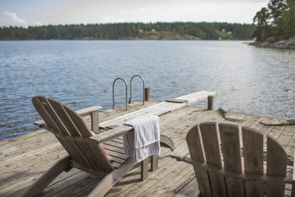 Brygga med plats för flera båtar