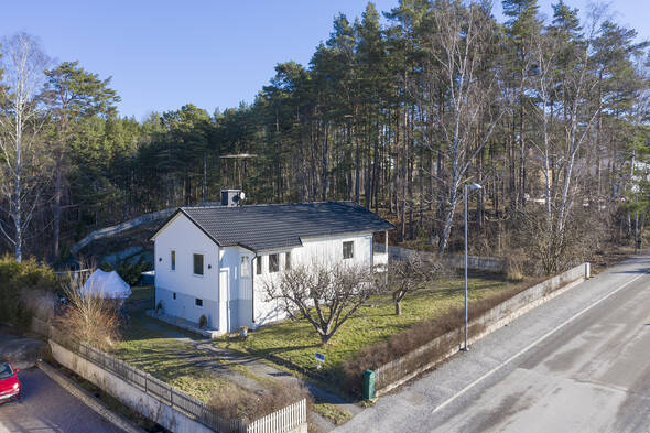 Tomt med fritt läge