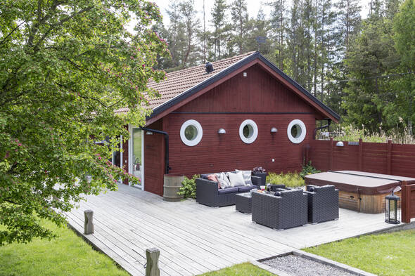 Separat gäststuga med pentry och dusch