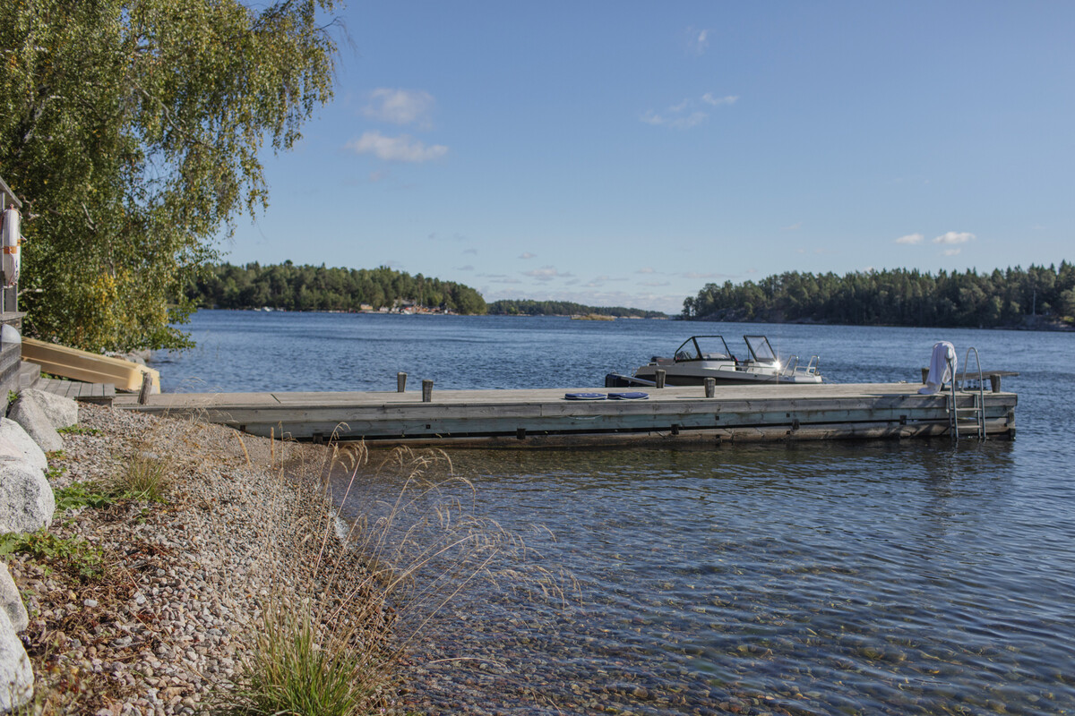 Det går att bada från stranden