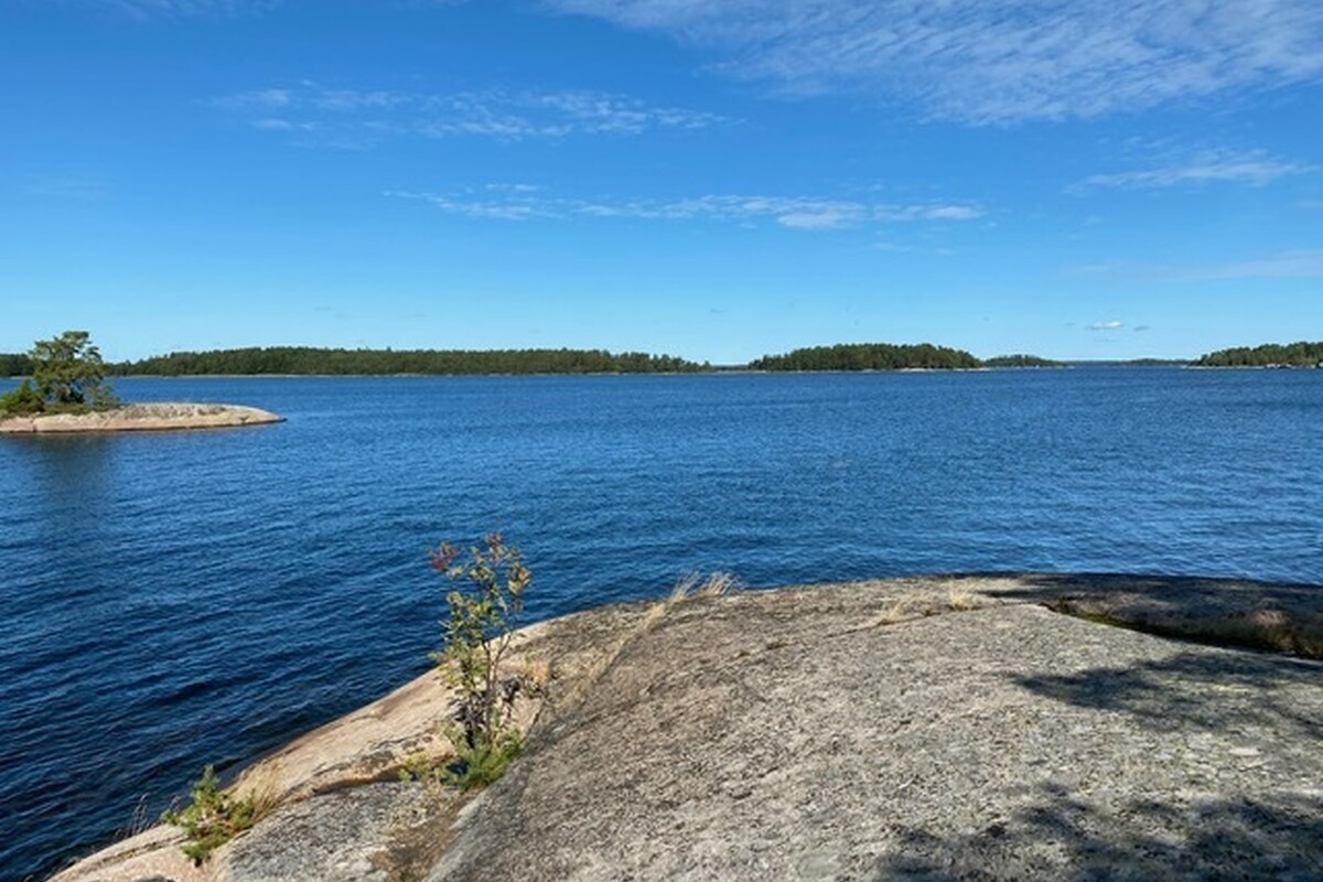 Badklippor i solnedgången