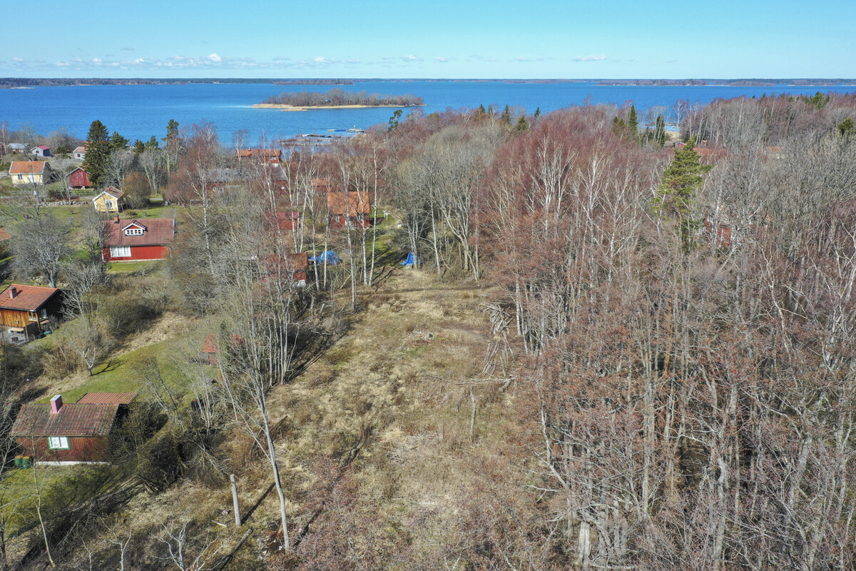 Flygbild, tomten i mitten