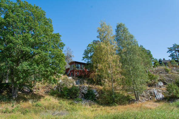 Tomt med högt och fritt läge