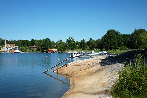 Badklippor och båtplats