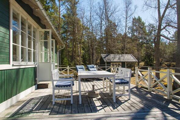 Altanen sträcker sig runt knuten