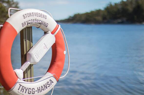 Båtplats och badplats ca 100-150 m från fastigheten