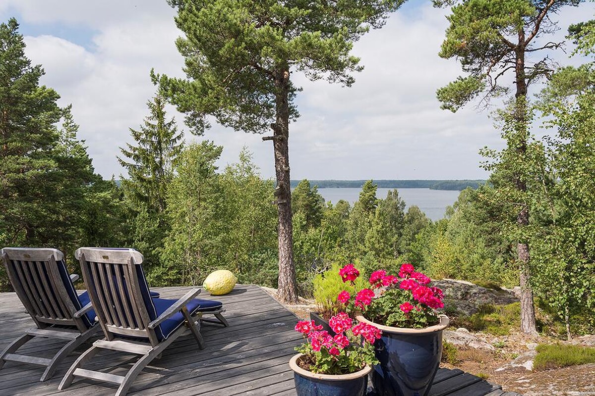 Stor altan med sjöutsikt