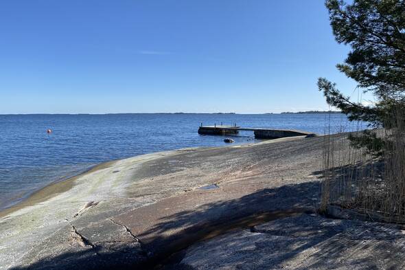 Släta klippor vid bastun