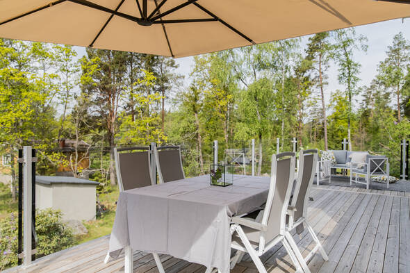 Sol hela dagen på altanen