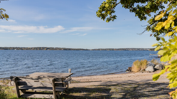 Mycket nära flera sandstränder och klippbad