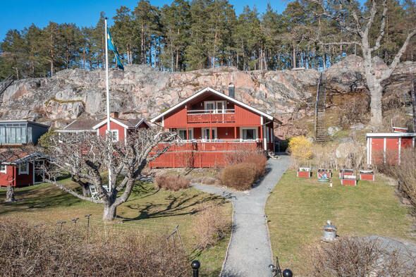 Stora huset, gäststuga, verkstad och bodlänga