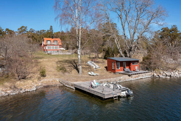 Sjöställe med söderläge på Lådna