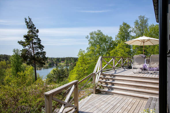 Stor och solig altan